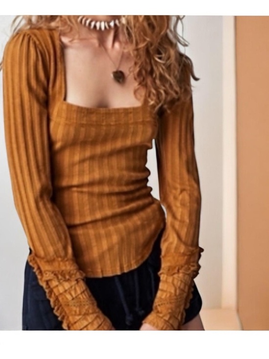 Free People Tops - FREE PEOPLE COULD I LOVE YOU MORE TOP